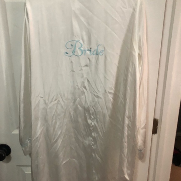 APT Bride Robe - Picture 2 of 4